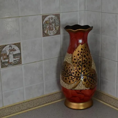 White Clam Vintage House With Sea View & Garden بيت للعطل ماكريغيالوس